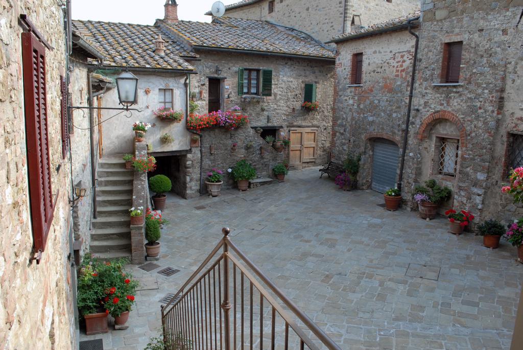 Borgo San Gusme Apartment Bagian luar foto